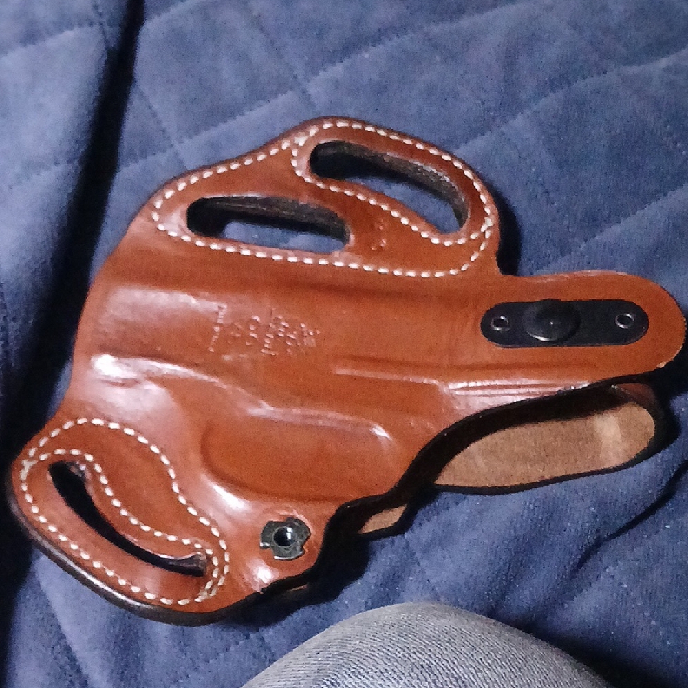 Rich Brown Leather Holster with Contoured Design and Snap Closure